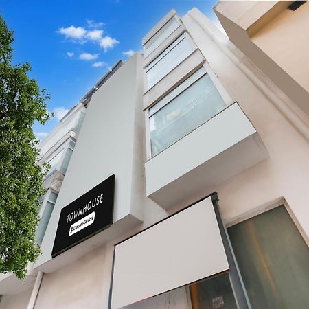 Super Townhouse Chhatarpur Near Metro Park Нью-Дели Экстерьер фото