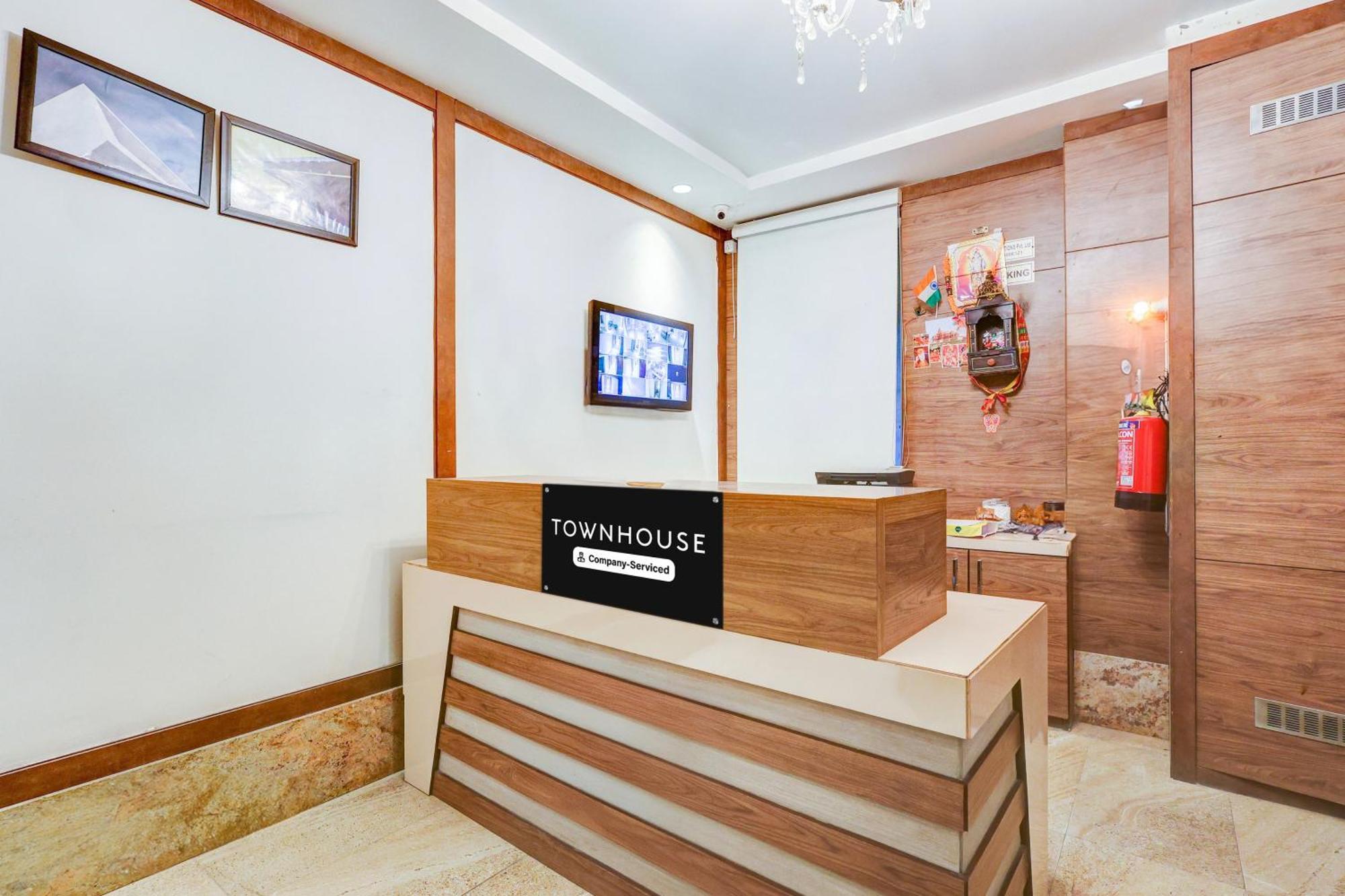 Super Townhouse Chhatarpur Near Metro Park Нью-Дели Экстерьер фото