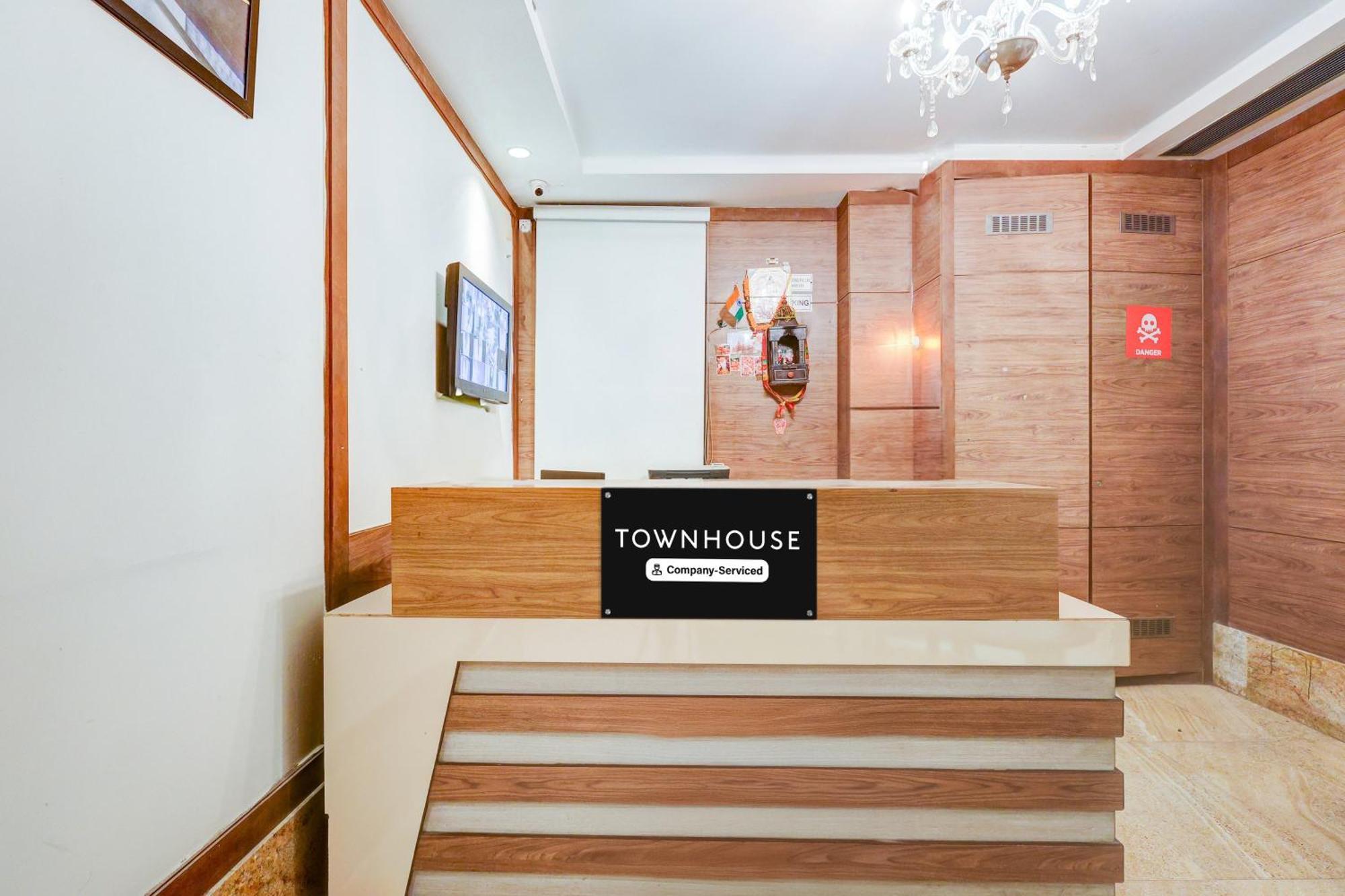 Super Townhouse Chhatarpur Near Metro Park Нью-Дели Экстерьер фото