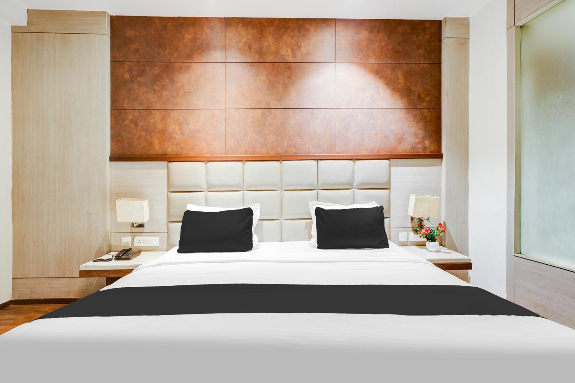 Super Townhouse Chhatarpur Near Metro Park Нью-Дели Экстерьер фото