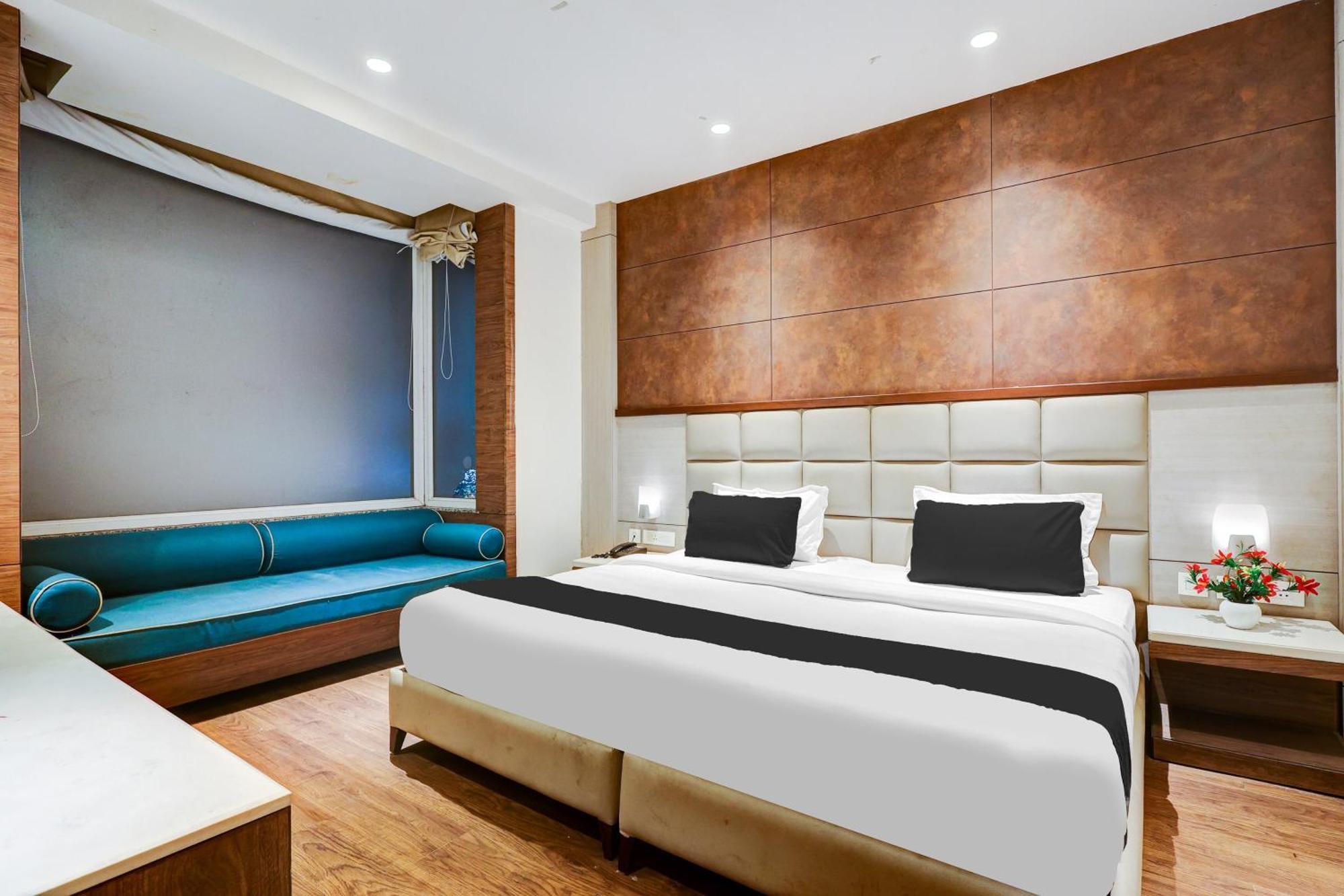 Super Townhouse Chhatarpur Near Metro Park Нью-Дели Экстерьер фото