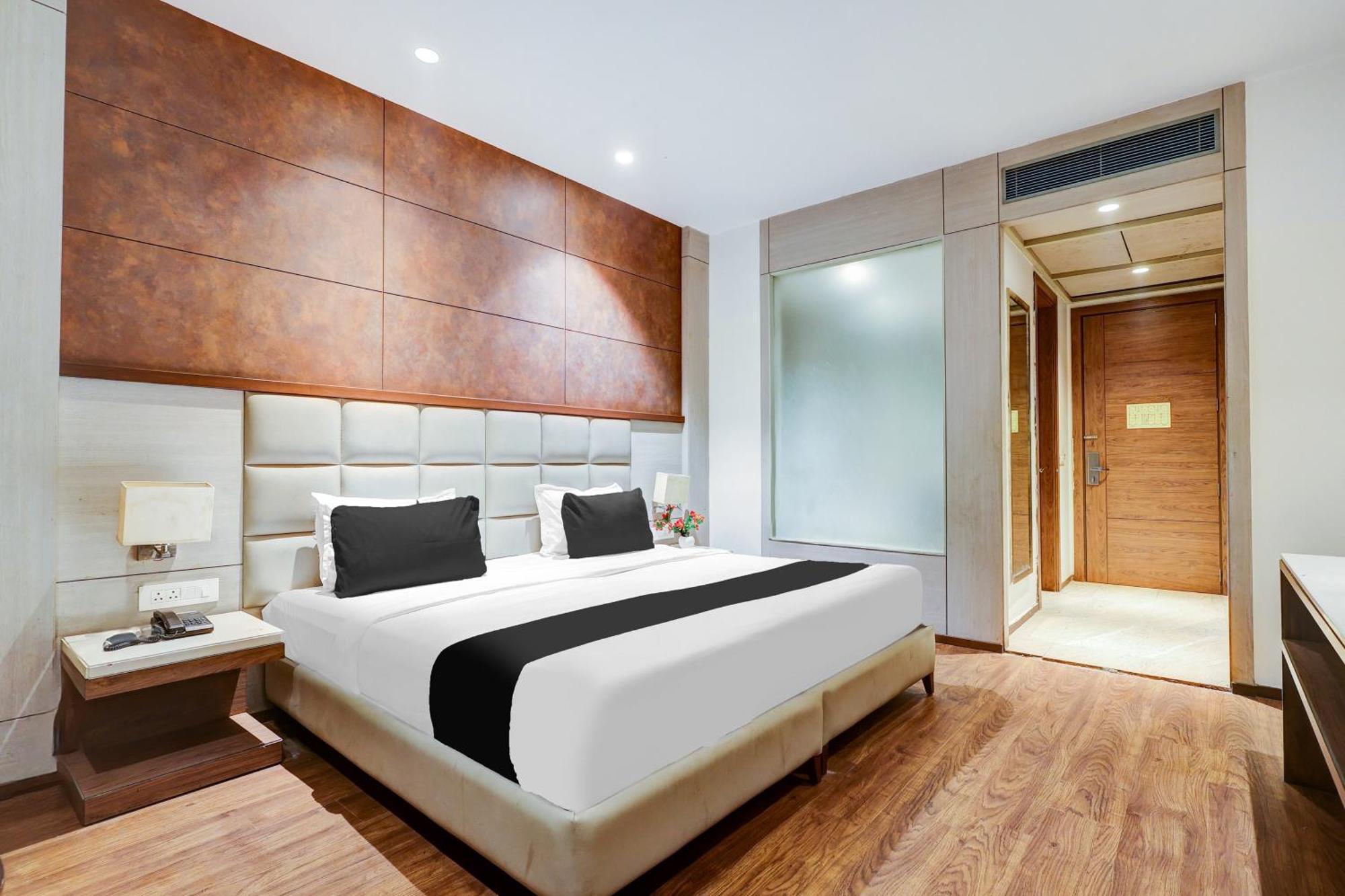 Super Townhouse Chhatarpur Near Metro Park Нью-Дели Экстерьер фото