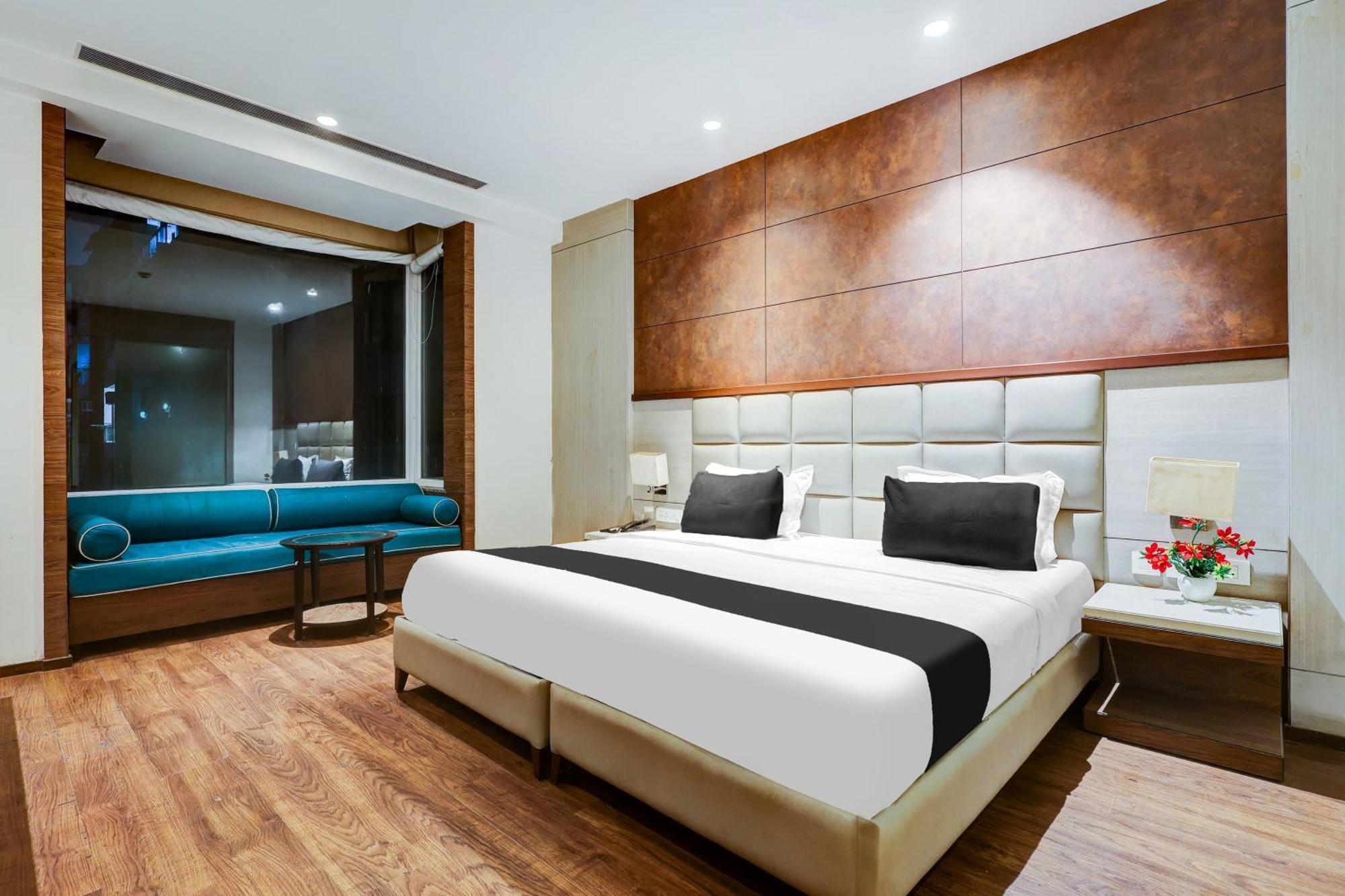 Super Townhouse Chhatarpur Near Metro Park Нью-Дели Экстерьер фото